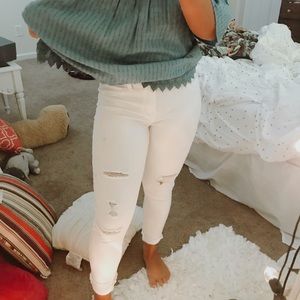 Cute ripped white jeans!!